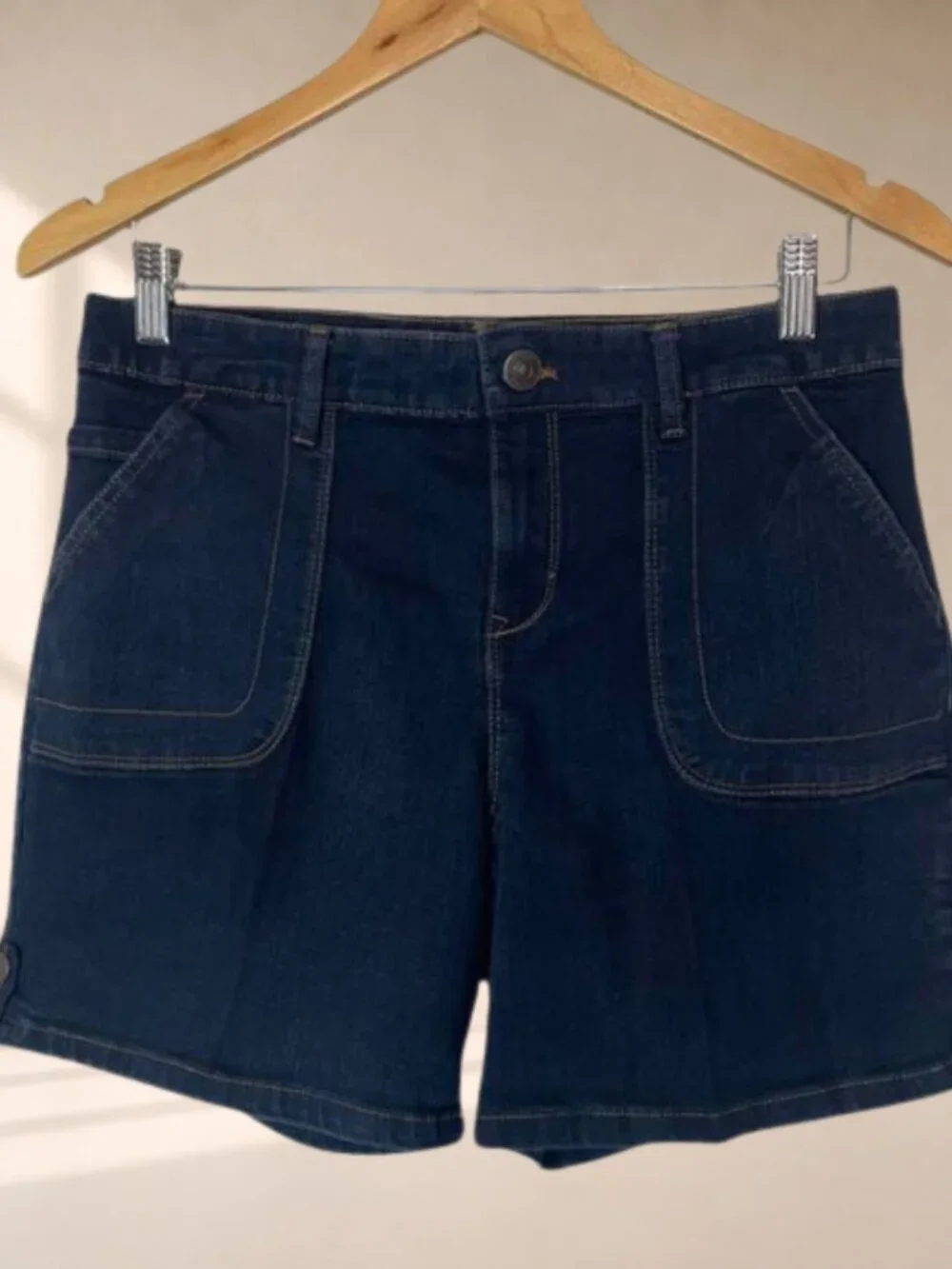 TWO Gloria Vanderbilt All-Around Slimming Effect Denim Shorts Size 8